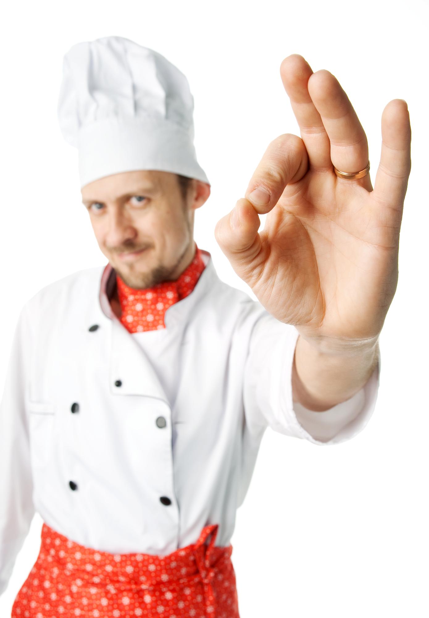 Dettaglio chef che spiega una tecnica allo studente